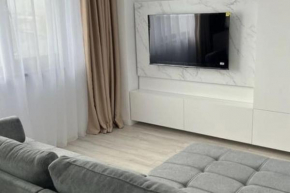 Modern Comfort, Girocului Avenue